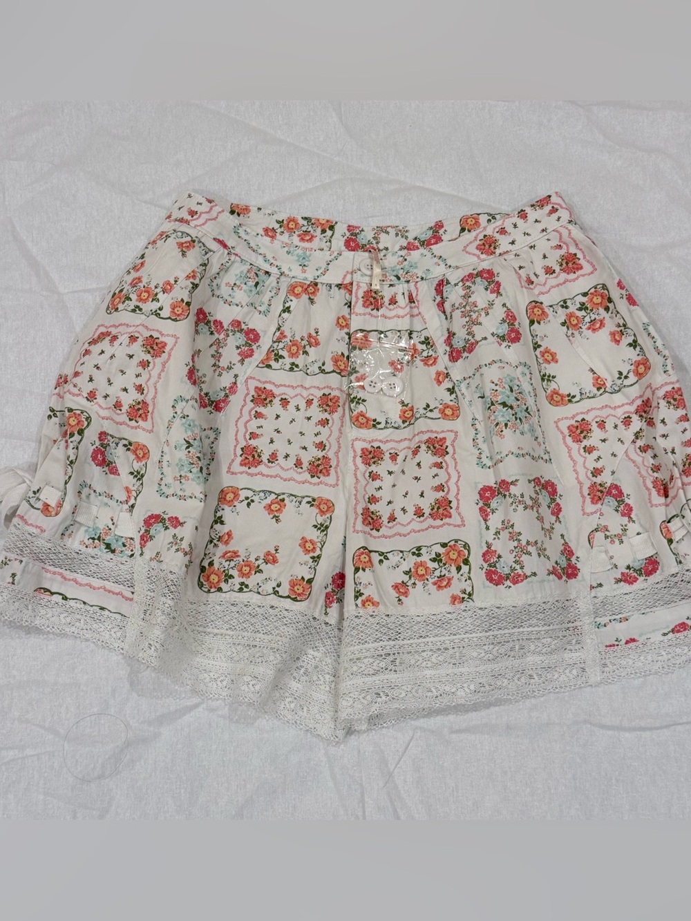 Free People Blooming Lace trim patchwork floral print Cotton Shorts - Picture 9 of 10